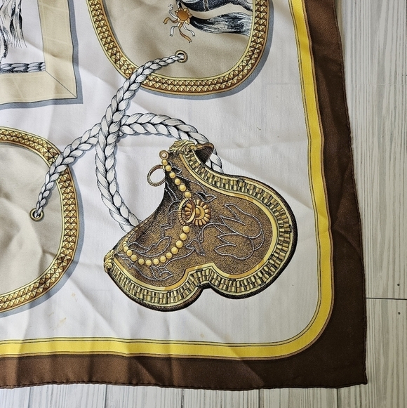 Hermès Paris Vintage Grand Apparat Silk Scarf 90 in Cream and Brown - Picture 4 of 16